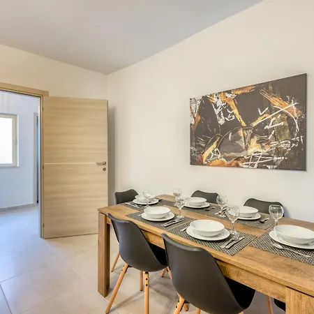 Amazing With Pool In Malta Apartman Is-Swieqi