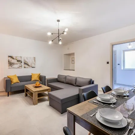 Amazing With Pool In Malta