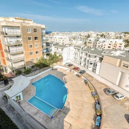 Amazing With Pool In Malta Apartman Is-Swieqi