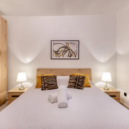 Amazing With Pool In Malta Is-Swieqi