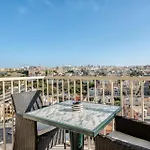 Amazing With Pool In Malta Is-Swieqi