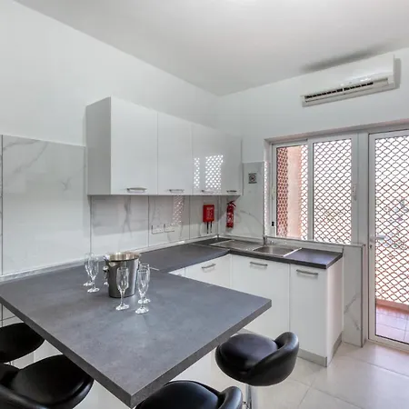 Amazing With Pool In Malta