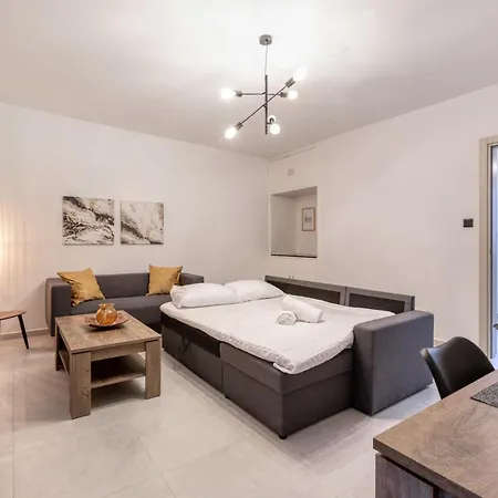 Amazing With Pool In Malta Apartament