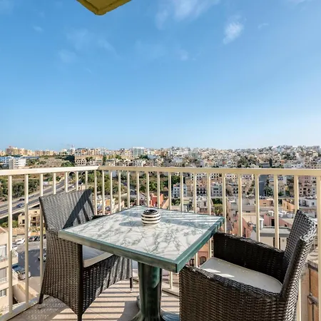 Amazing With Pool In Malta *