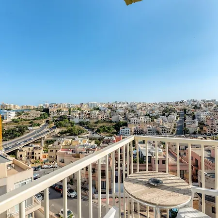 Amazing With Pool In Malta Apartman