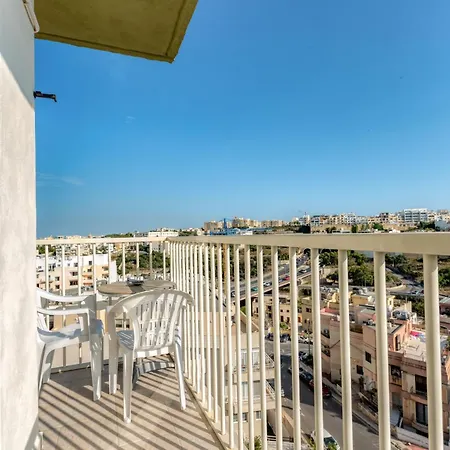 Amazing With Pool In Malta Apartment *