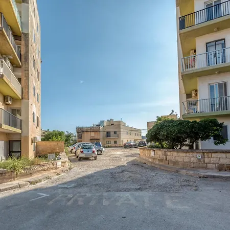 Amazing With Pool In Malta Is-Swieqi