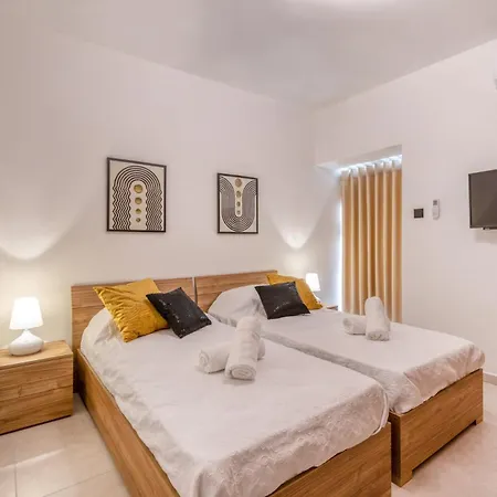 Amazing With Pool In Malta * Is-Swieqi