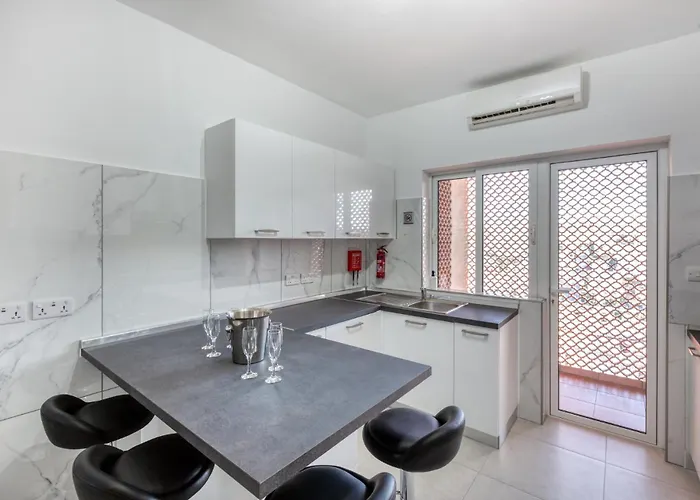 Amazing With Pool In Malta