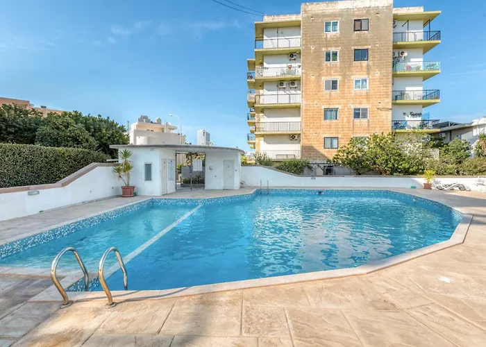Amazing With Pool In Malta