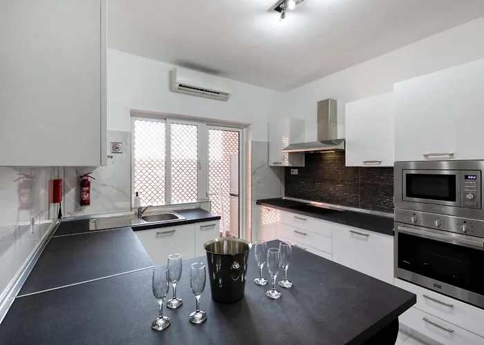 Amazing With Pool In Malta Lägenhet