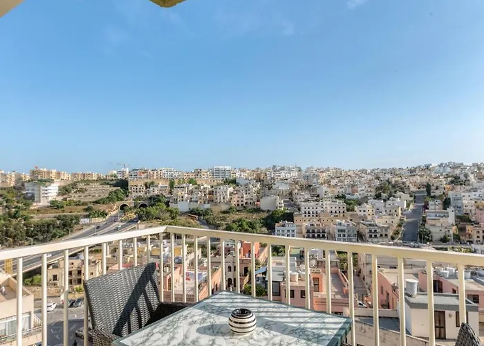 Amazing With Pool In Malta