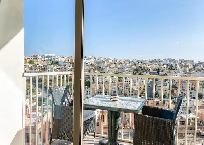 Amazing With Pool In Malta *