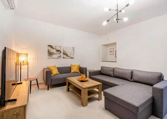 Amazing With Pool In Malta Is-Swieqi