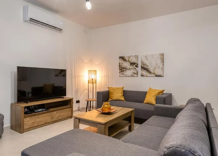 Amazing With Pool In Malta * Is-Swieqi