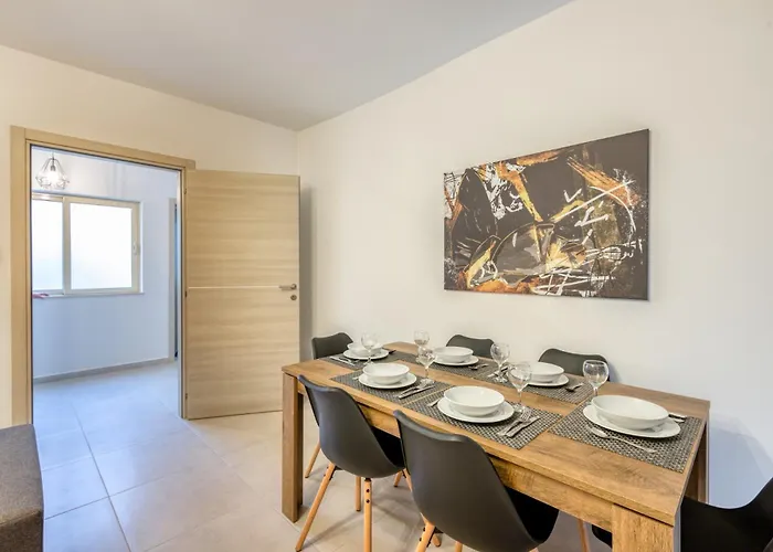 Amazing With Pool In Malta Lägenhet Is-Swieqi