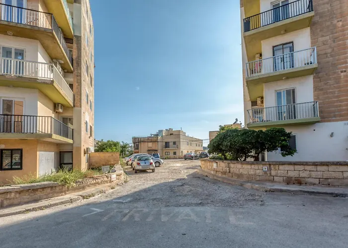 Amazing With Pool In Malta Is-Swieqi