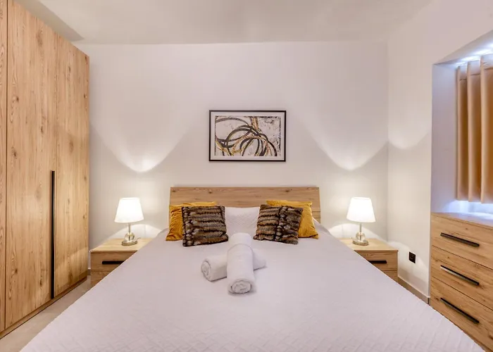 Amazing With Pool In Malta Is-Swieqi