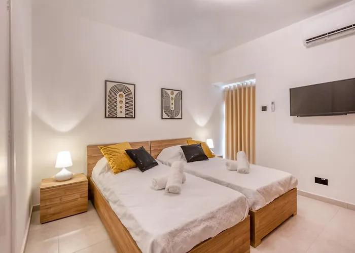 Amazing With Pool In Malta * Is-Swieqi