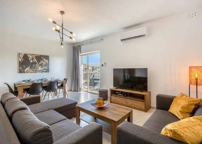 Amazing With Pool In Malta Is-Swieqi